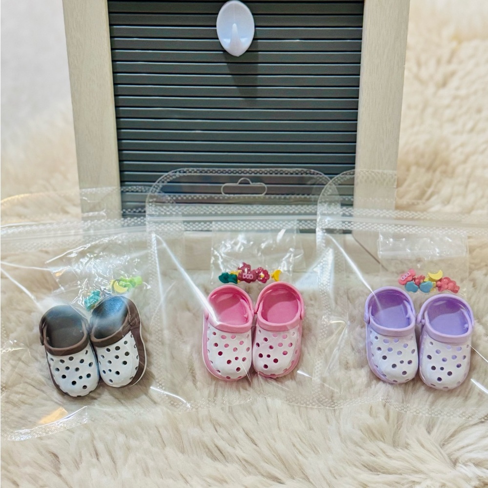 Labubu Doll Accessories -3 colors to pick from and it comes with accesories